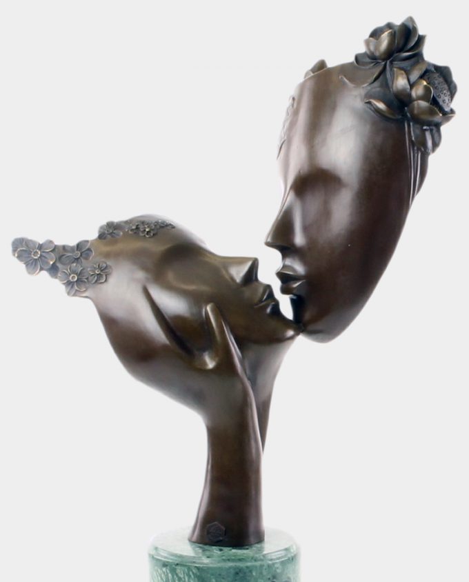 Kissing Couple Bronze Sculpture