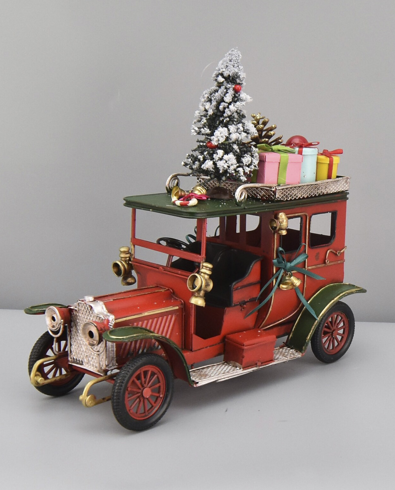 Handmade Iron Car Model, Handcrafted Collections Collectible Vehicle,  Easter Christmas Desktop Decoration, Antique Decor, Vintage Decor for Home  Ornaments (B) : : Home & Kitchen