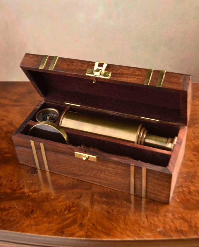 Stylowy Kompas w stylu Vintage w Drewnianym Pudełku